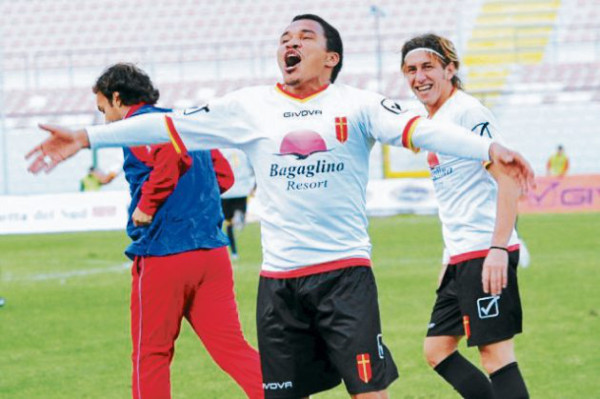 Rambo de León y Edgar Álvarez fueron separados de sus equipos