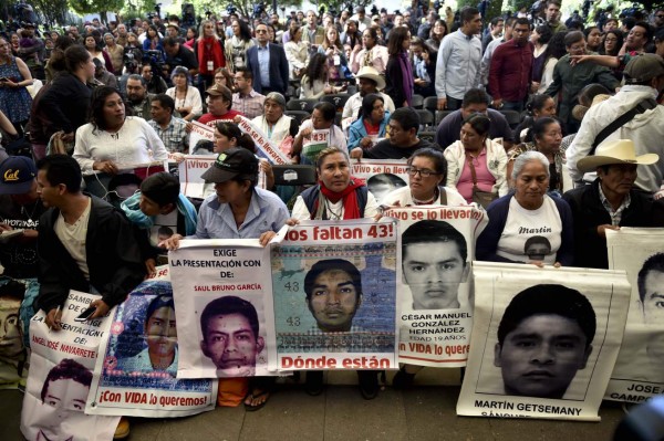 Denuncian 'obstrucciones' del gobierno en investigación del caso Ayotzinapa