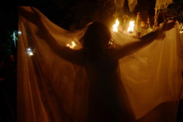 Salvadoreños rinden culto a la muerte con la Calabiuza