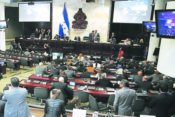 Mauricio Oliva será reelecto presidente del Congreso Nacional (2018-2022)