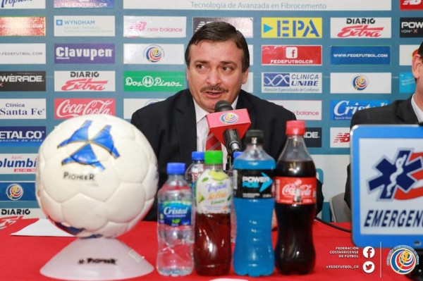 Costa Rica presenta oficialmente al Machillo Ramírez como entrenador