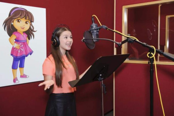 Fátima Ptacek la voz detrás de 'Dora, la exploradora”