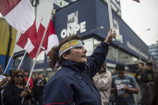 Kuczynski avanza lento hacia el triunfo, pero a Fujimori aún le ayudan las matemáticas&nbsp;&nbsp;