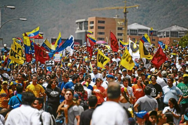 Chavismo conmemora muerte de Chávez en medio de protestas