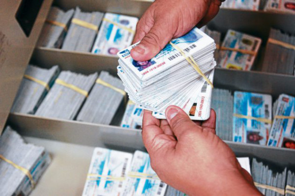 Atentos en el Congreso al negocio de identidades