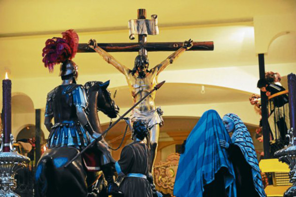 Imágenes que reviven el camino de Jesús hacia la cruz