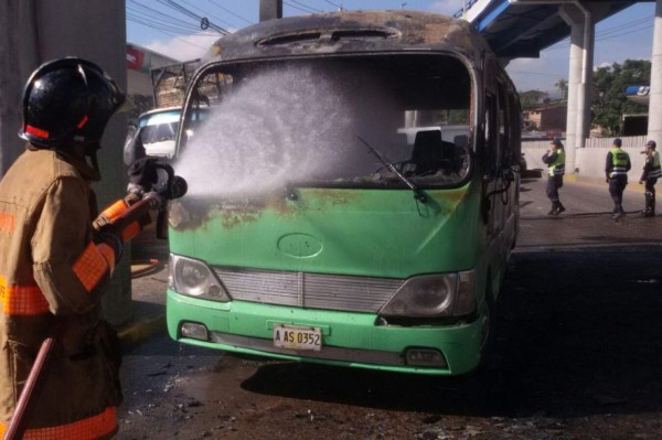 Bus arde en llamas en bulevar Fuerzas Armadas&nbsp;&nbsp;