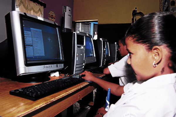 'Síndrome del computador” está afectando cada vez más a los niños en Honduras