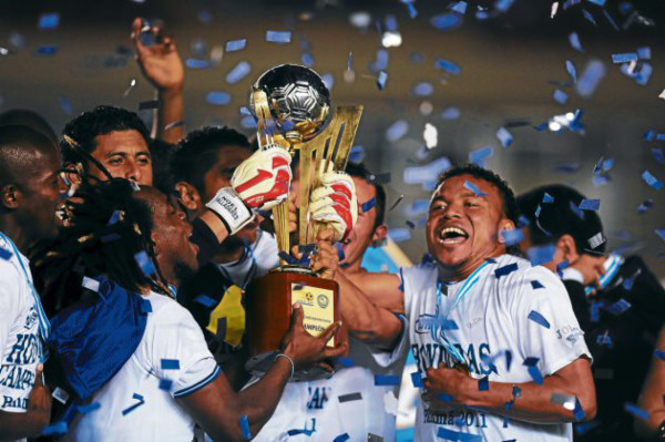 Honduras vuelve a la cima del fútbol de la región...