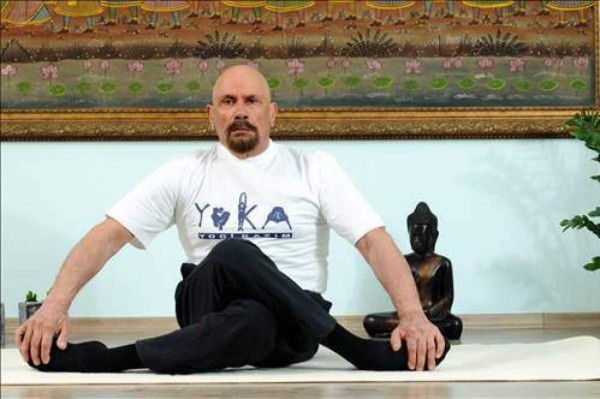 Gurú asegura tener 95 años pero parece de 50