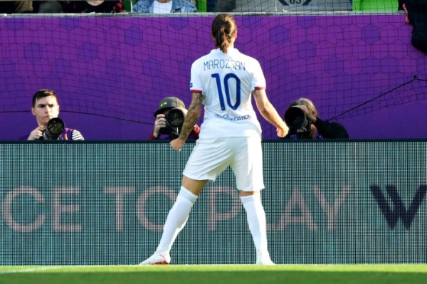 Delantera Delphine Cascarino: Ser futbolista es dejar entre paréntesis 10 años de tu vida