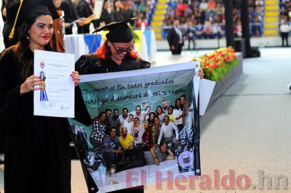 FOTOS: UNAH gradúa 1,321 nuevos profesionales en solemnes ceremonias
