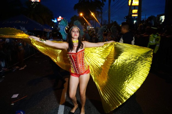 Chicas irradiaron belleza en la Feria Juniana de San Pedro Sula