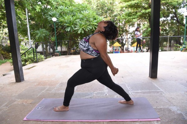 Una mujer india desafía los tópicos corporales con sus cursos de yoga en internet &nbsp;&nbsp;