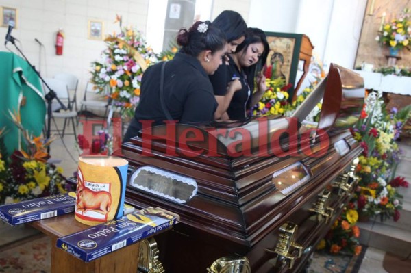 FOTOS: Dramática despedida al profesor Mario Morazán, asesinado en el Instituto Técnico Honduras