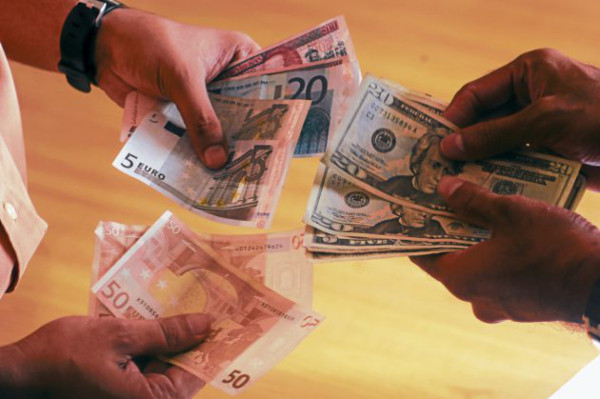 ¿En qué moneda abrir una cuenta de ahorro?