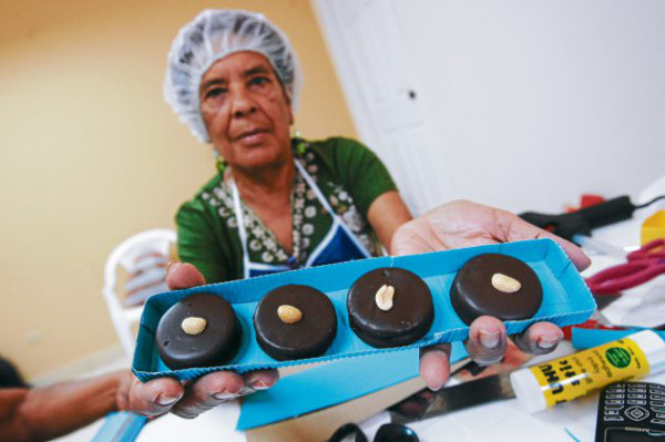 Emprendedoras impulsan fábrica de chocolates