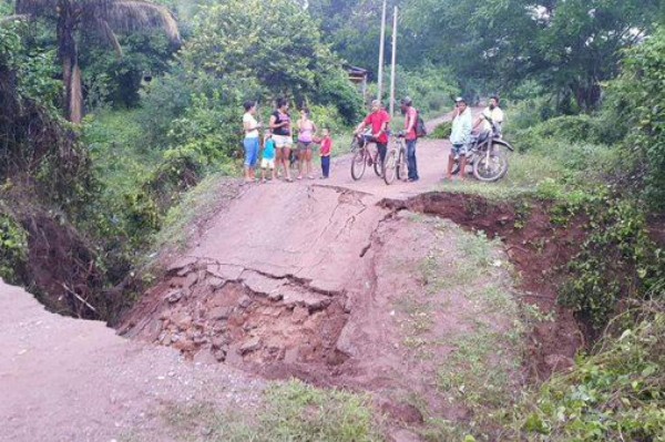 Cede puente entre El Rosario y Comayagua