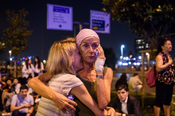 Te dejamos las 10 imágenes más impactantes del atentado en el aeropuerto de Estambul, Turquía