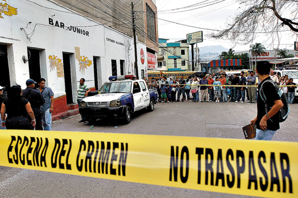 A puñaladas matan a un cantinero