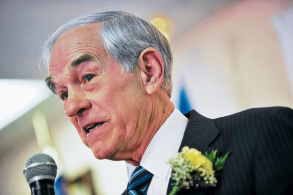Ron Paul suspende la campaña y deja solo al favorito Romney