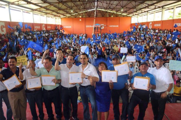 '¡Sí se pudo!” gritan nacionalistas al celebrar recolección de firmas