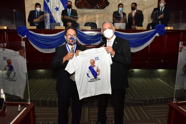 Premios Parlamentarios 2021: ellos fueron los periodistas galardonados