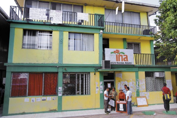 Investigan al INA y Consulado en EUA