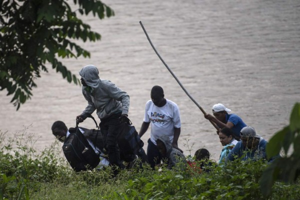 FOTOS: Así es la dura travesía de los migrantes en la frontera entre México y Guatemala