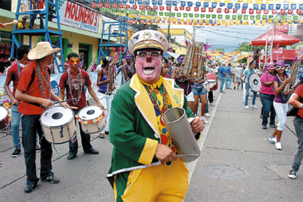 La Ceiba vistió de carnaval