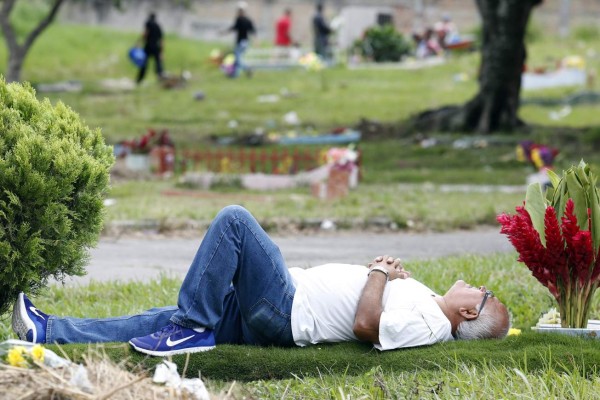 Honduras: Un millón de personas honran a sus muertos en el Día de Difuntos