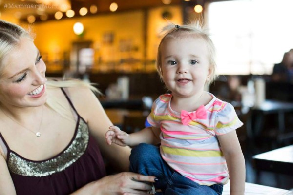 Facebook: Así responde madre denunciada por fotos mientras amamanta