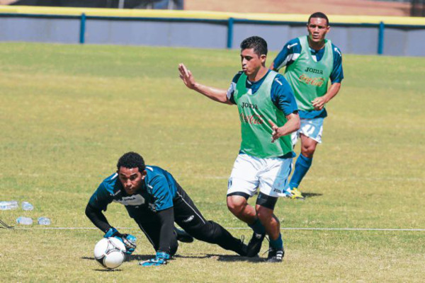 DT de Honduras trabaja horas extras en la definición