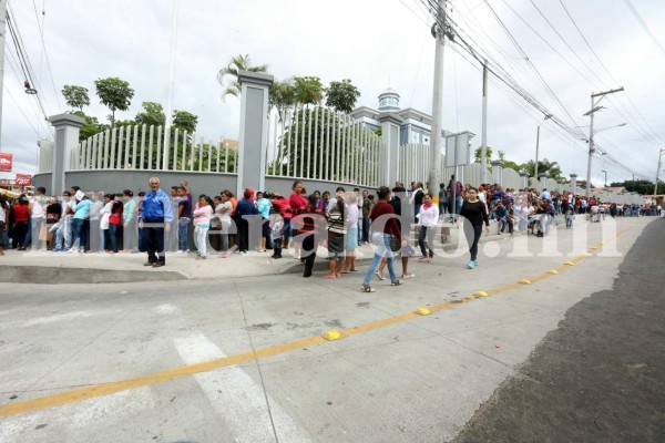 Abarrotadas oficinas del Registro Nacional de las Personas por trámites de cédula
