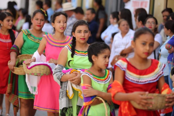 Día del Indio Lempira: Fiesta y color en lucido desfile hondureño