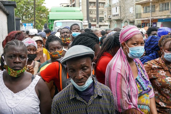 Las dolorosas escenas tras la explosión que ya suma 98 muertos en Sierra Leona