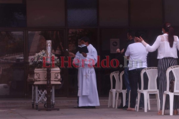 Con misa dan último adiós a la abogada Indiana Beatriz Castellanos (FOTOS)