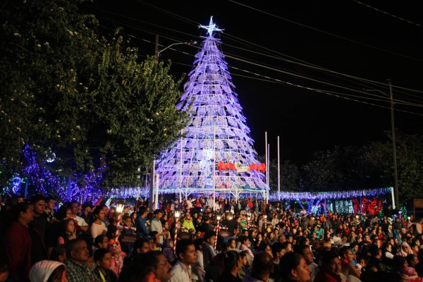 Un despliegue de encantos ofrece la capital en Navidad