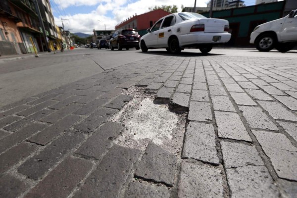 El lunes realizan reparaciones en la avenida Gutenberg