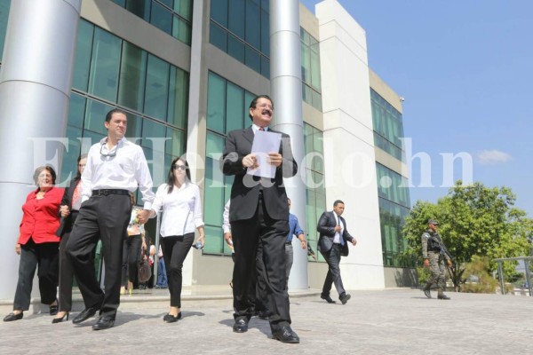 Posponen audiencia por demanda contra 'Mel' Zelaya para el 12 de mayo