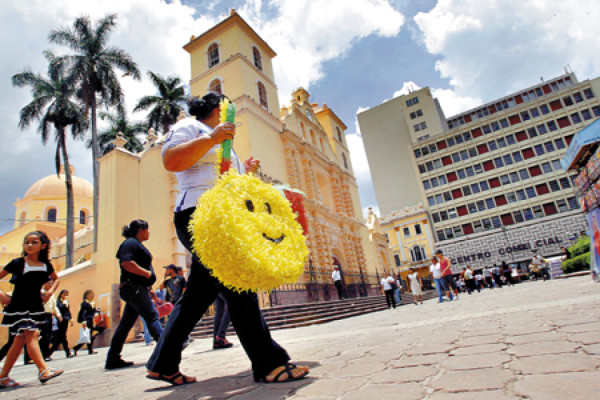 Tegucigalpa: Microempresas se inician en rubro de piñatas