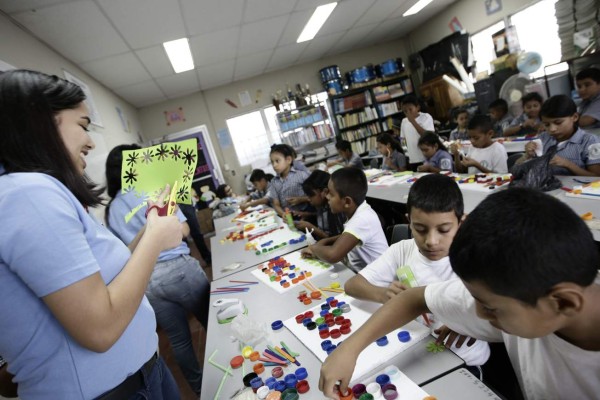Comité Ecológico de la Escuela 11 de Junio implementa reutilización de material reciclable