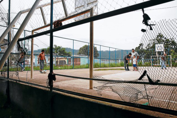Débil inversión sume en el rezago canchas deportivas