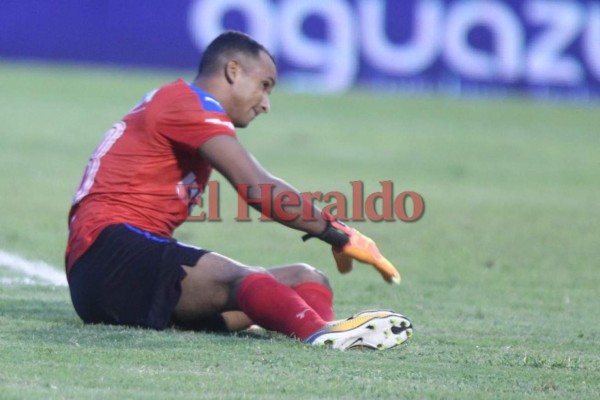 ¡Alarma! ¿Estará Donis Escober ante Australia tras salir lesionado en el derbi capitalino?