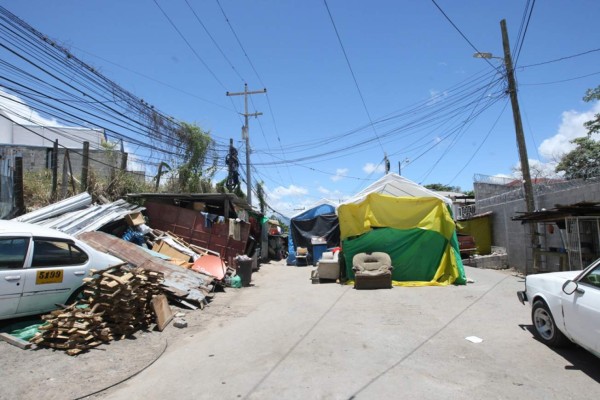 Brindan solución a 13 familias de la colonia Godoy