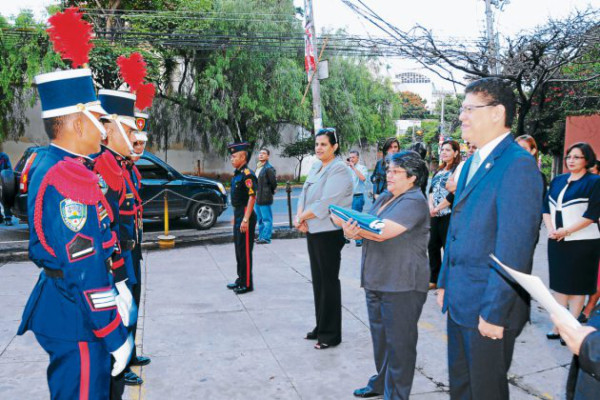 Día de la Bandera marca inicio de fiestas patrias