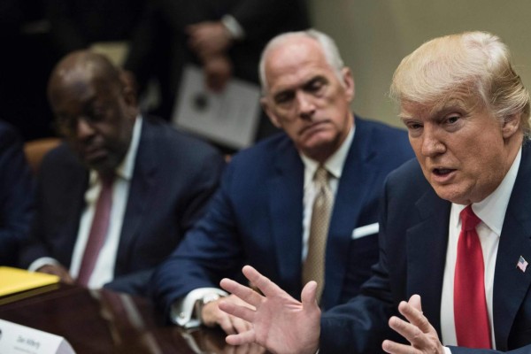 Donald Trump analiza las opciones para luchar contra el grupo Estado Islámico