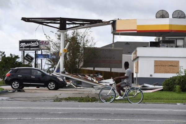 Árboles caídos, techos destruidos, más de un millón sin electricidad: Luisiana evalúa los destrozos de Ida