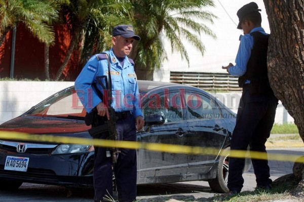 FOTOS: El dolor de familiares al identificar a joven asesinado en SPS