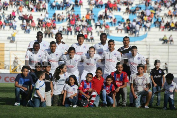 Olimpia se quedó con el clásico ante Marathón y le recetó 3-2 con doblete de Estupiñán